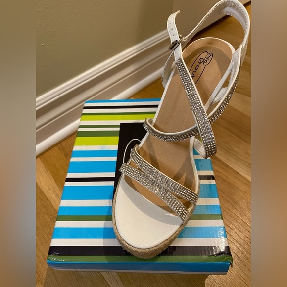 No Doubt,  Rhinestone / white strappy wedge heels 👠 🤍🩶 New In Box - Picture 4 of 9